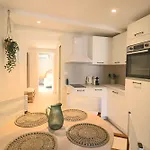 New! Escape In Old Апартаменты *