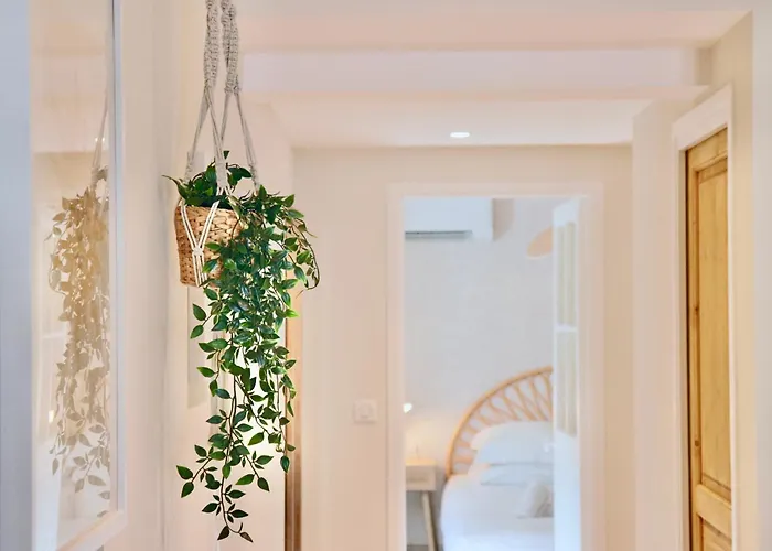 Апартаменты New! Escape In Old Антиб