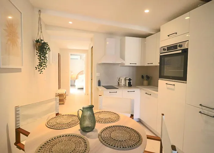 New! Escape In Old Apartment *